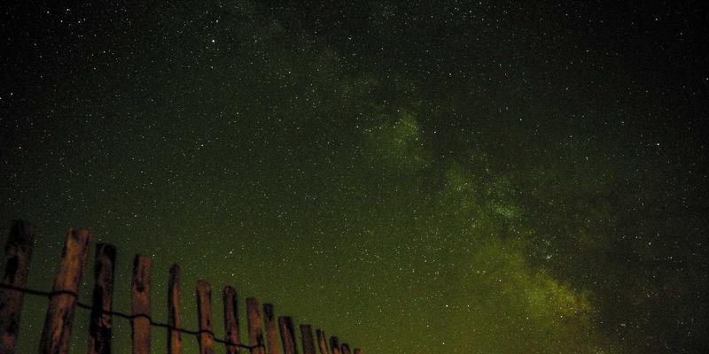 告别阴暗潮湿！世纪盛佳装饰揭秘：工业风别墅地下室防潮与空间再造全攻略