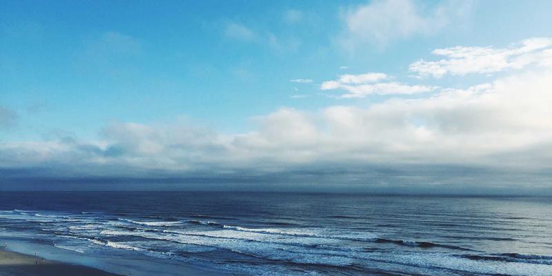 工业风阳台与露台改造:世纪盛佳装饰教你打造城市个性休闲绿洲