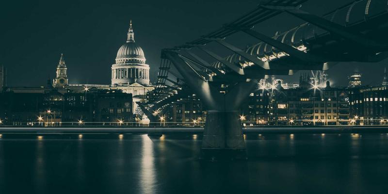 工业风餐厅设计新解:世纪盛佳装饰如何以‘红色引擎’驱动粗犷美学与极致舒适平衡术